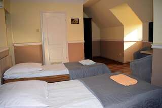 Мини-отель Sepia Restauracja & Noclegi Ясло Бюджетный двухместный номер с 2 отдельными кроватями-1